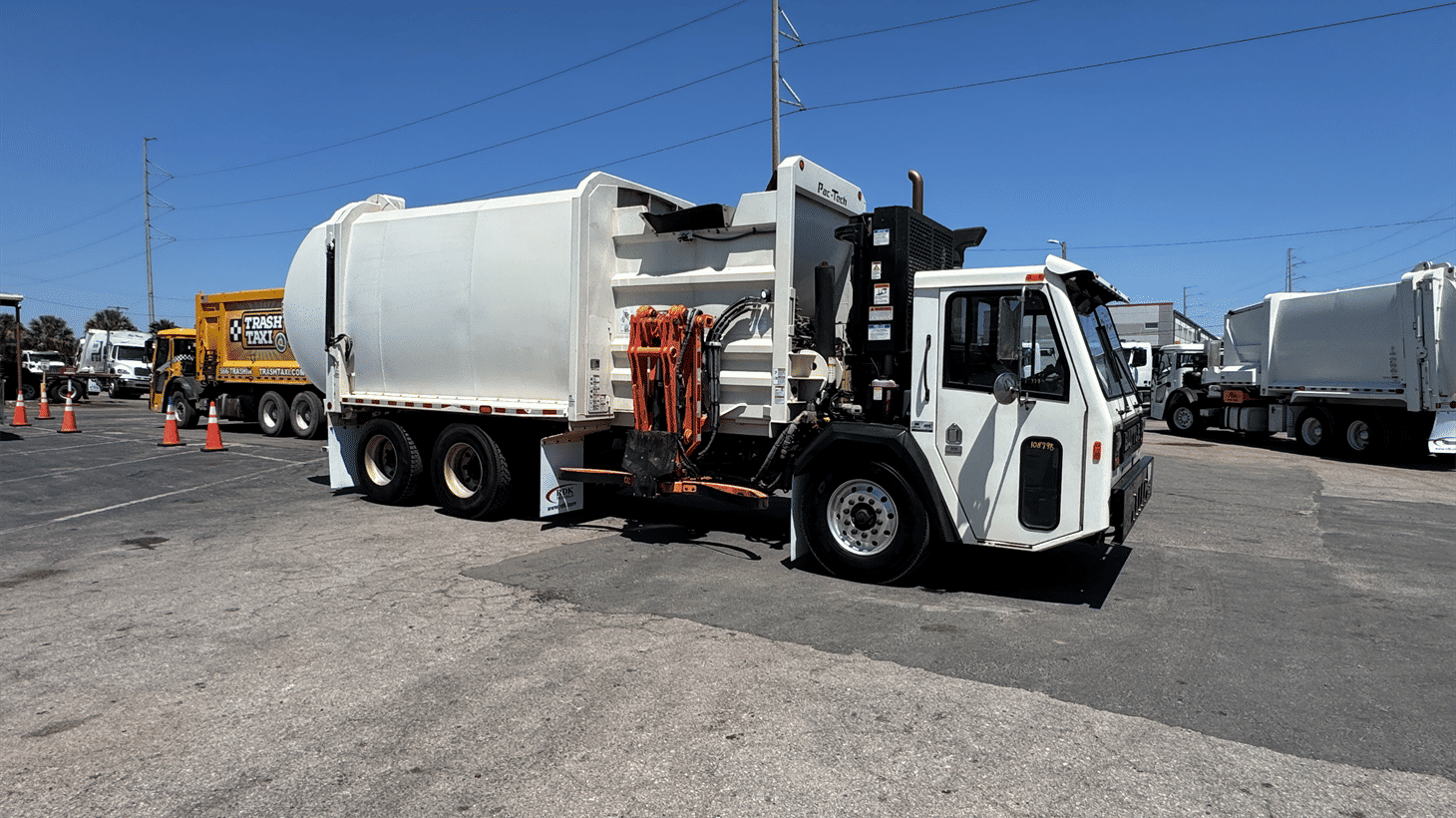 12_2024_battle_motors_side_loader_garbage_truck_108798_2