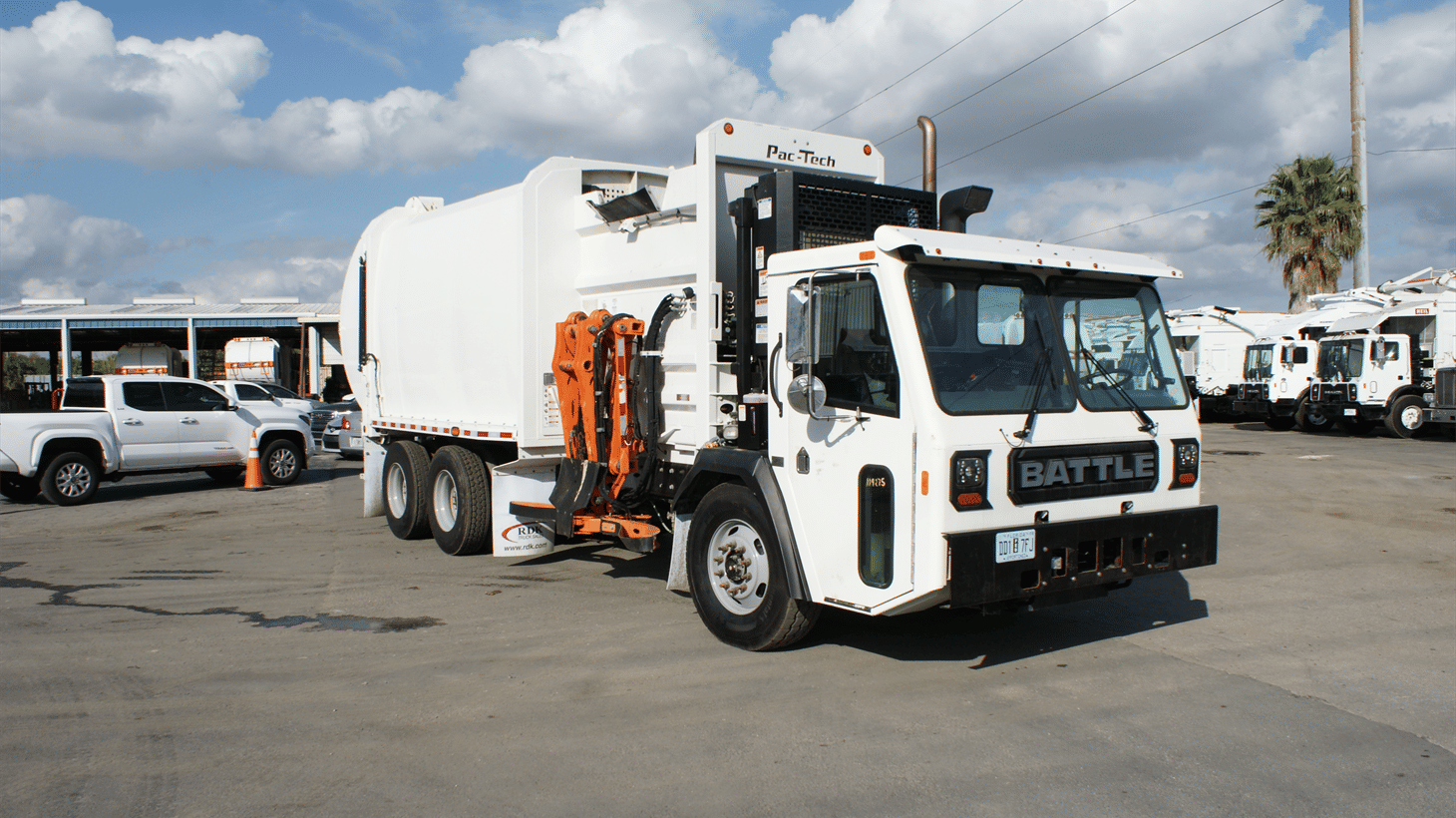 12_2024_battle_motors_side_loader_garbage_truck_109275_2