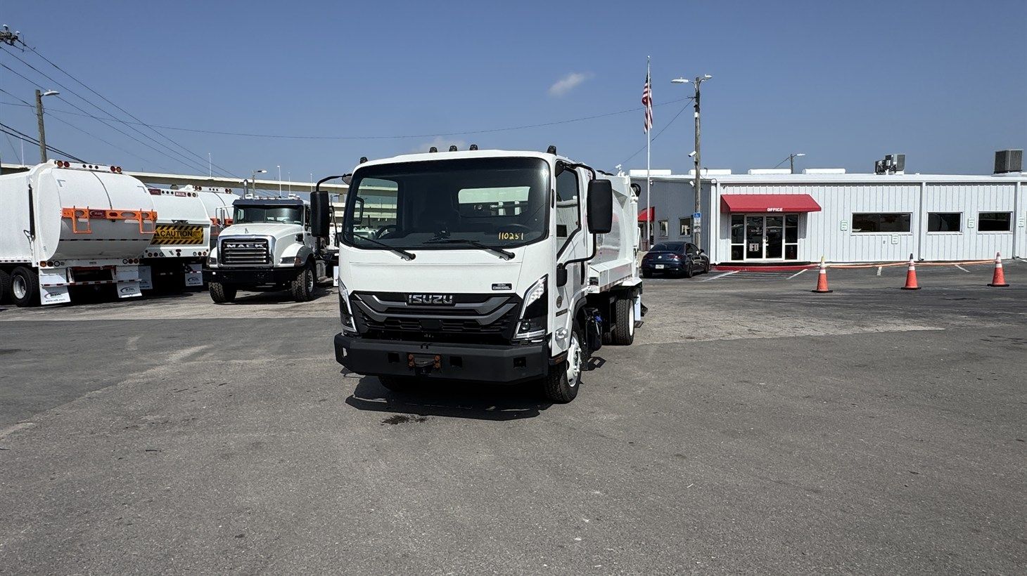 12_2026_isuzu_rear_loader_garbage_truck_110251_2