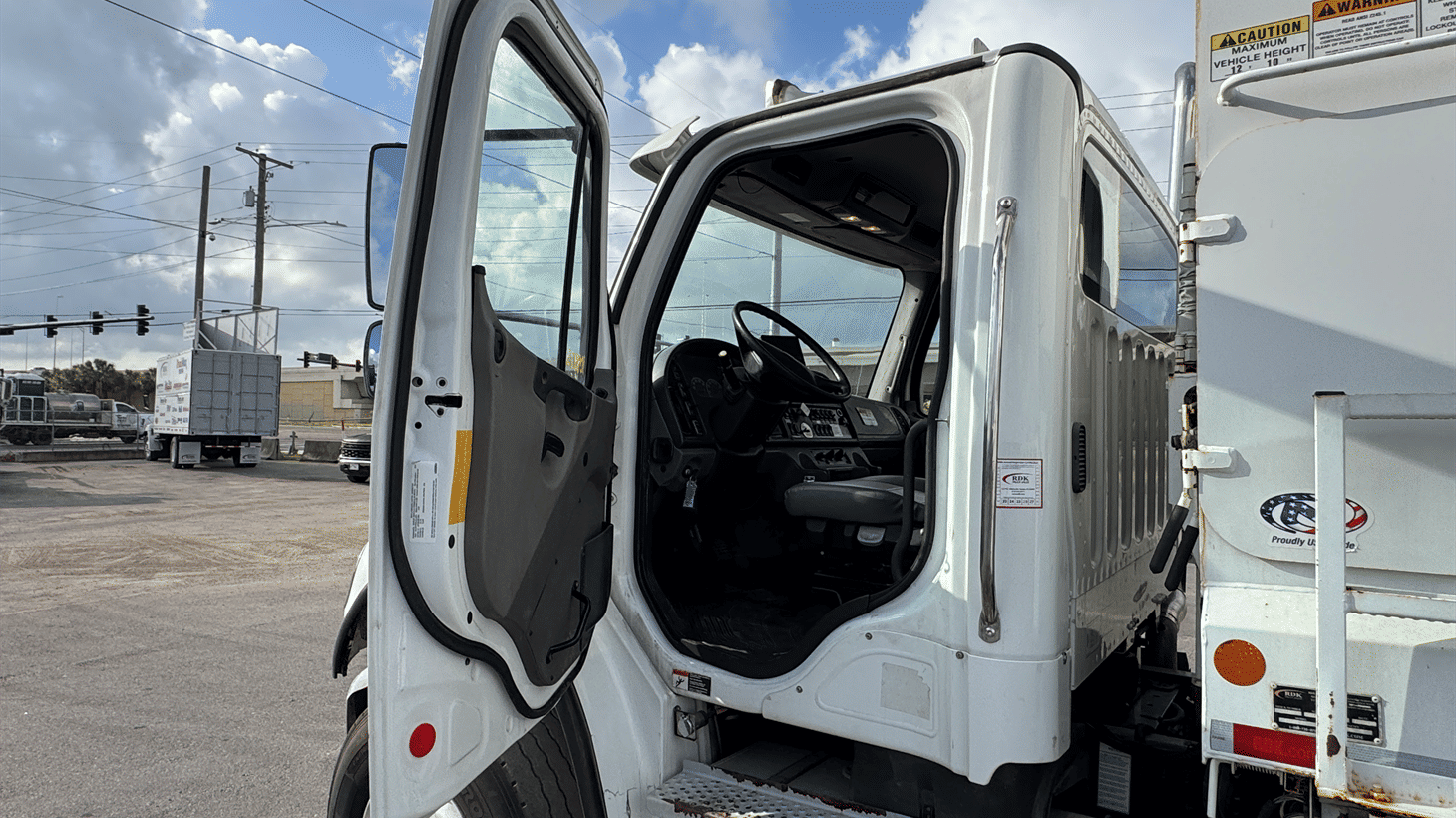 13_2020_freightliner_rear_loader_garbage_truck_108873_20
