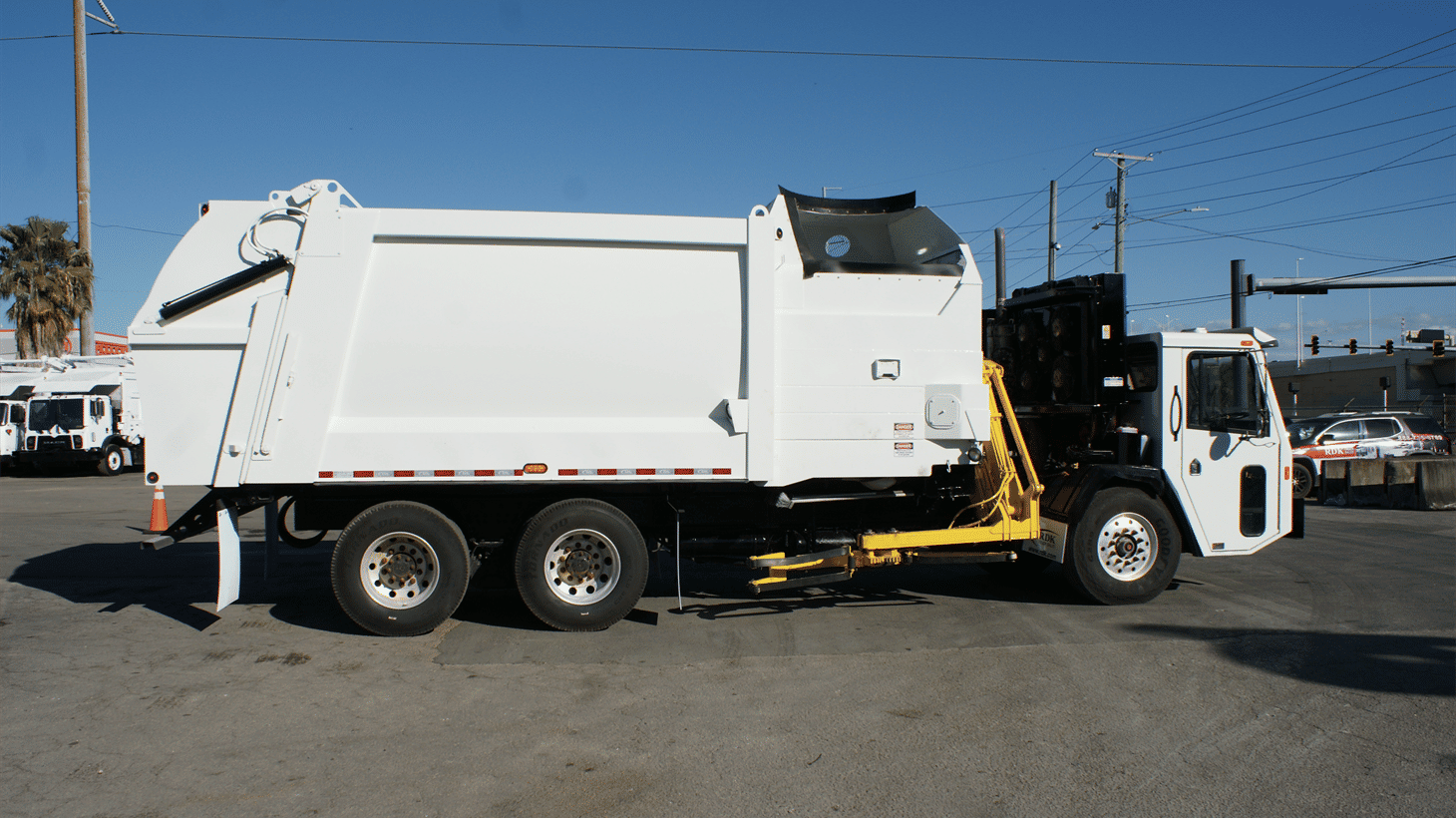 13_2022_CCC_Side_loader_garbage_truck_108720_3