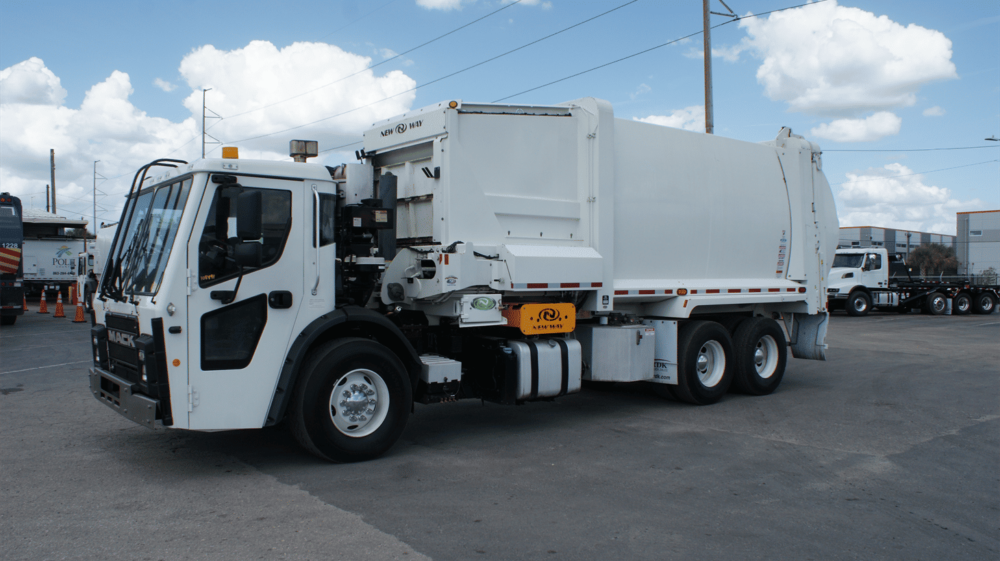 13_2023_mack_side_loader_garbage_truck_108491_5