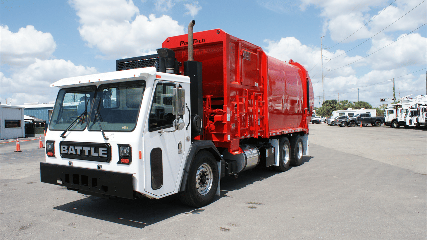 13_2024_battle_motors_side_loader_garbage_truck_108801_4