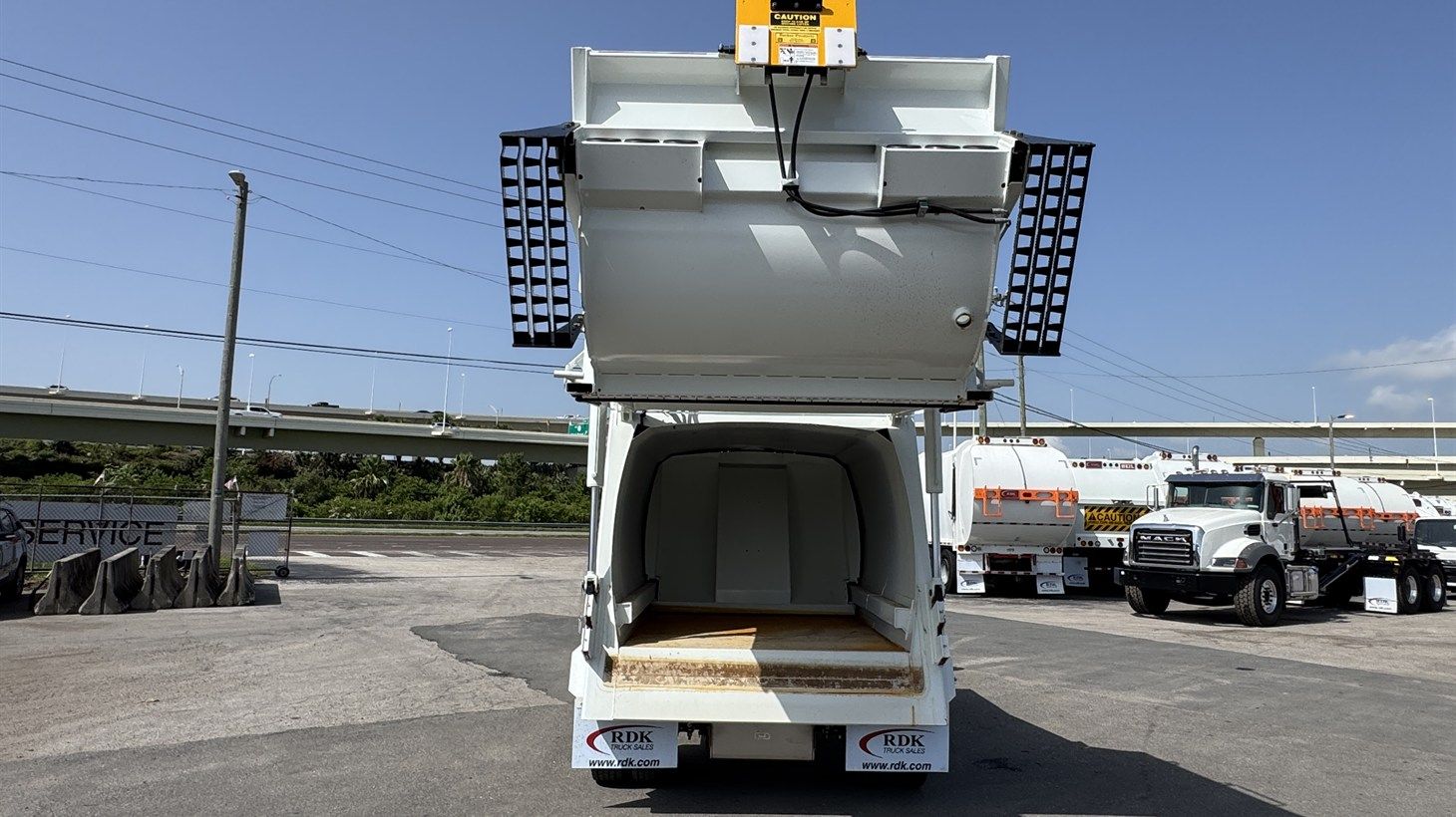 13_2026_isuzu_rear_loader_garbage_truck_110251_20