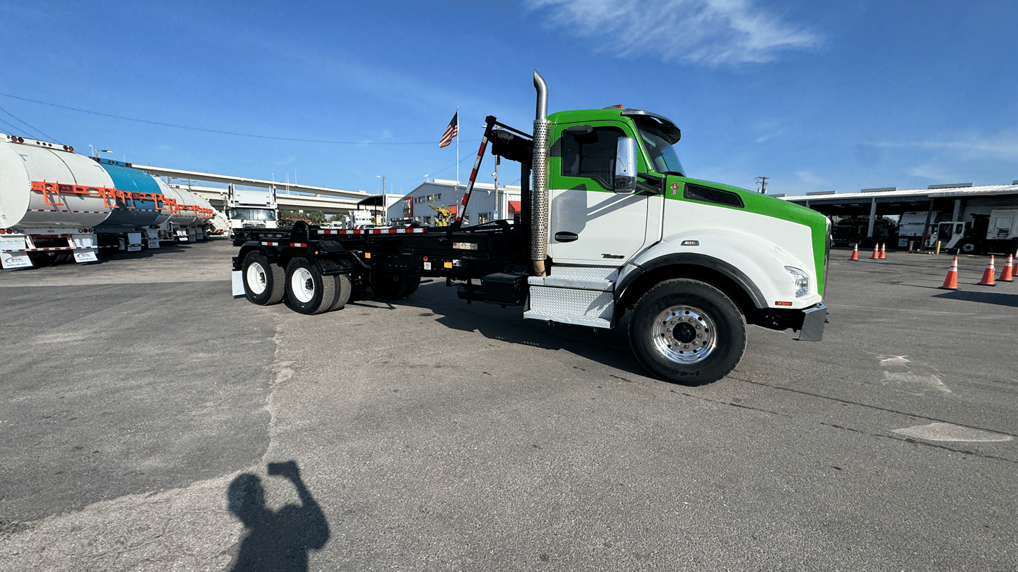 14_2020_kenwoth_roll_off_truck_110350_3