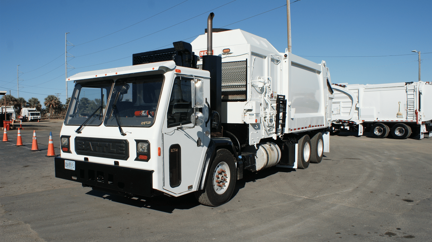 14_2022_CCC_Side_loader_garbage_truck_108720_4