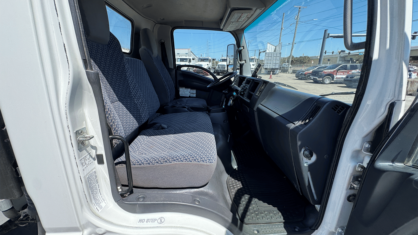 14_2022_isuzu_rear_loader_garbage_truck_108224_21