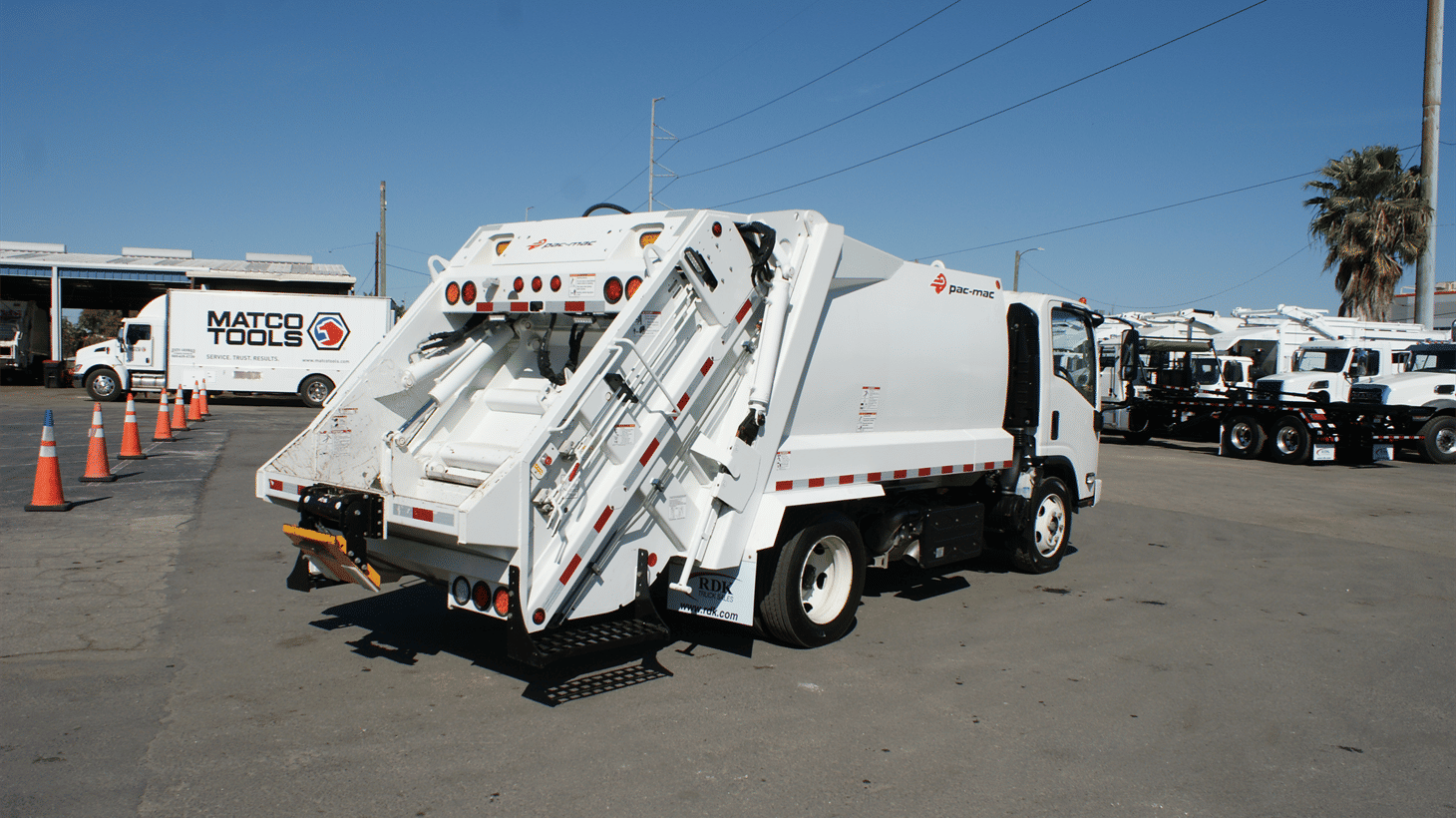 14_2023_isuzu_rear_loader_108835_7