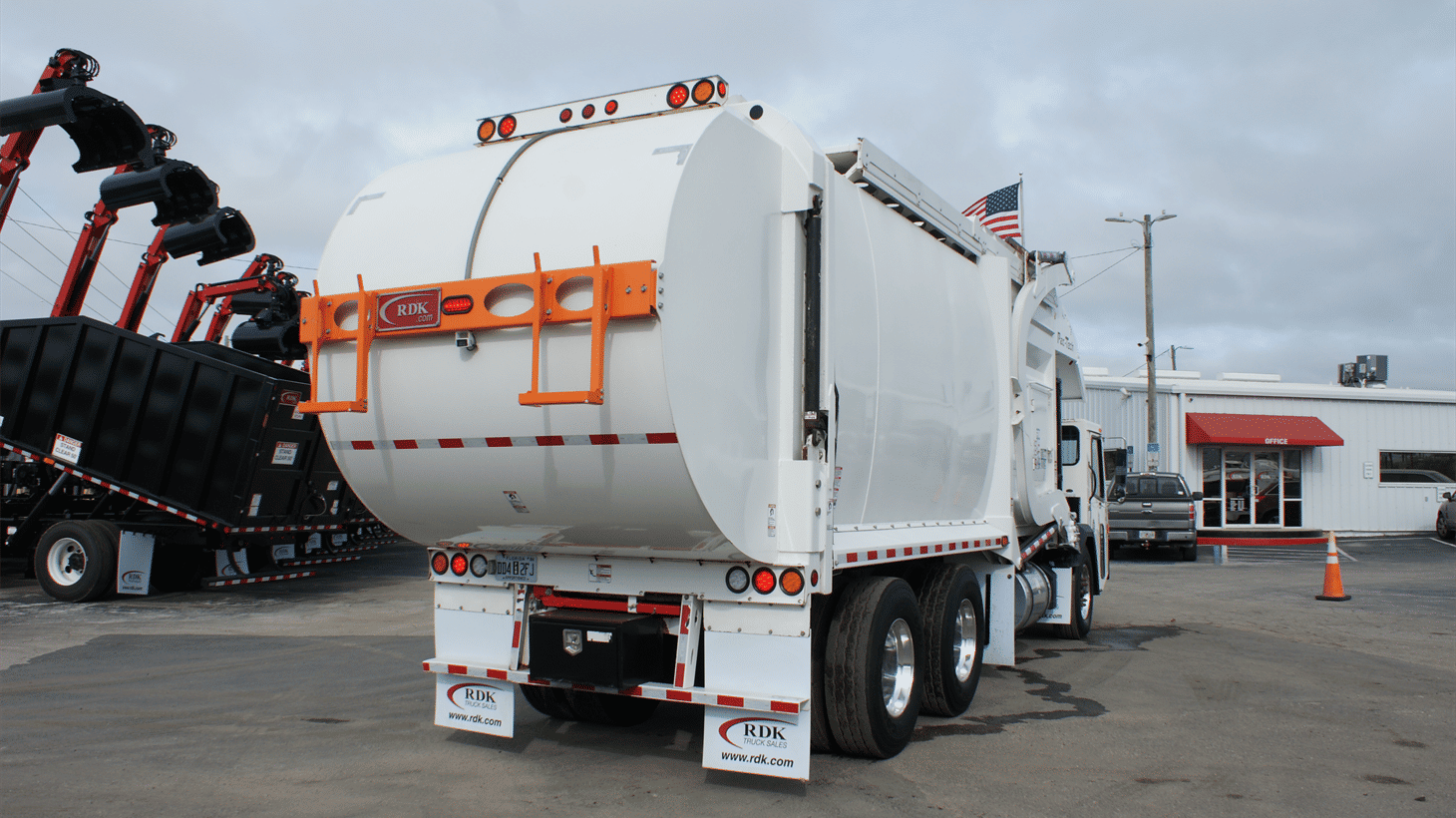 14_2024_battle_motors_front_loader_garbage_truck_109134_9-2