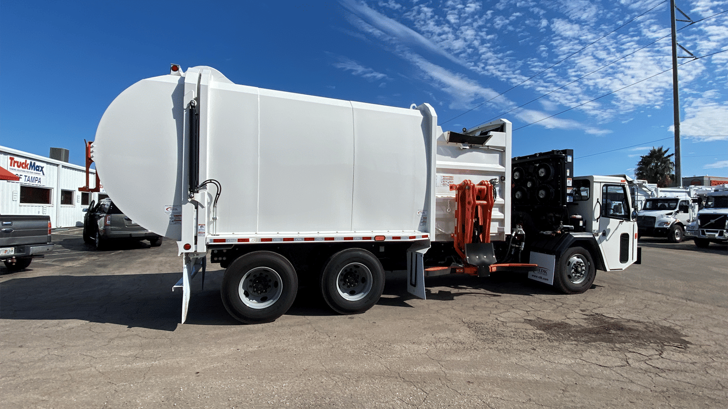 14_2024_battle_motors_front_loader_garbage_truck_109279_4