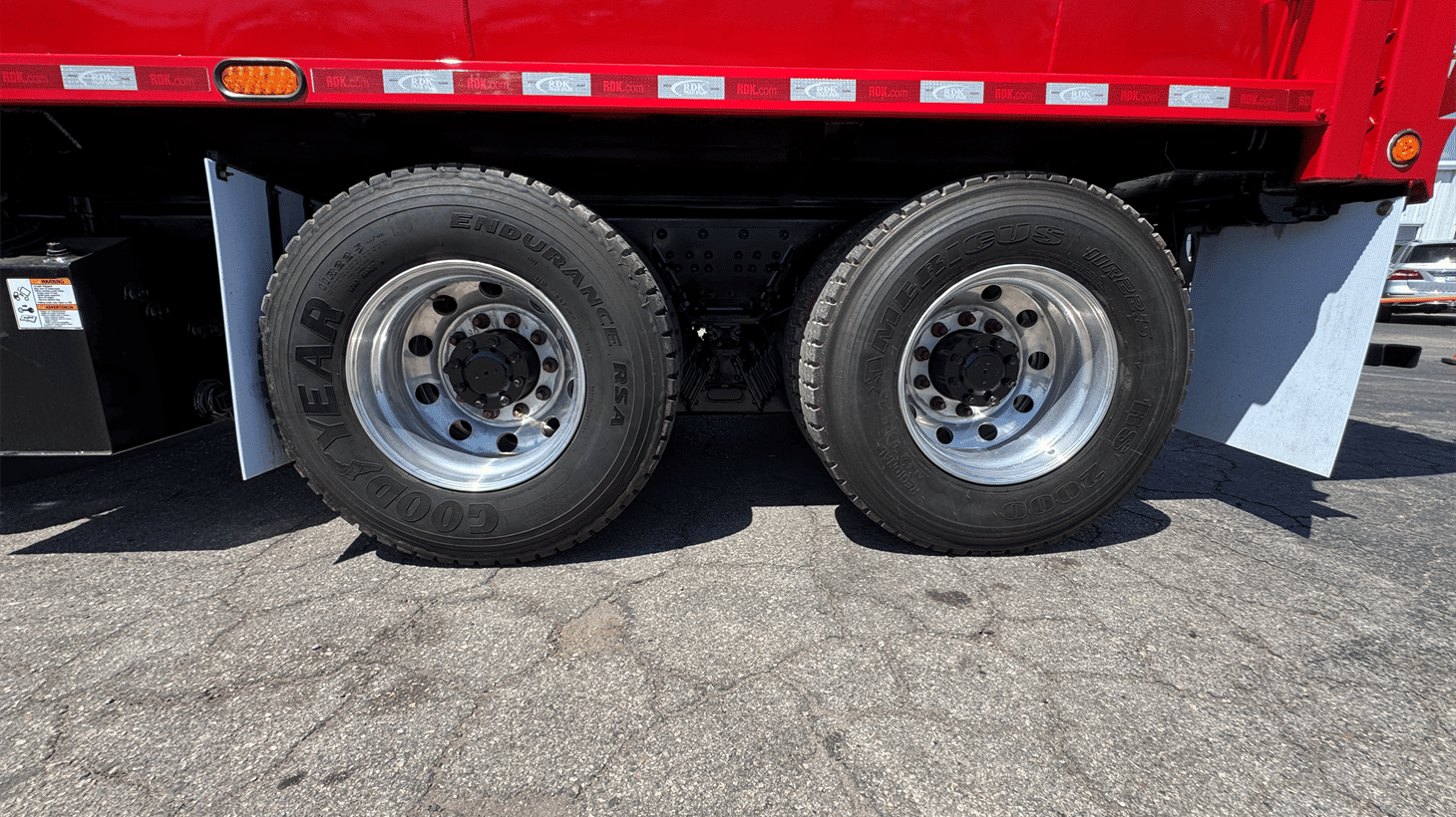 14_2024_battle_motors_side_loader_garbage_truck_108553_21