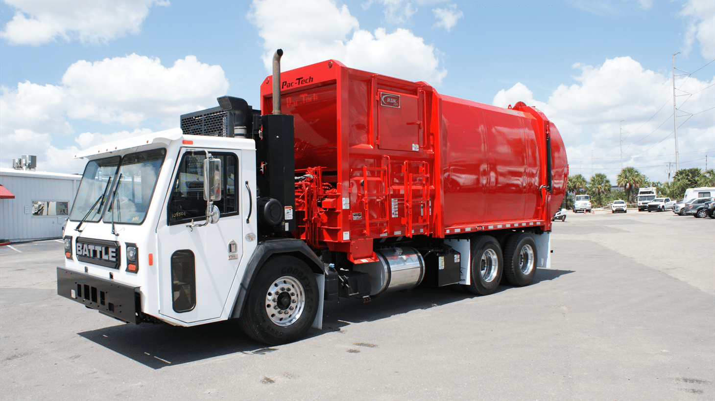14_2024_battle_motors_side_loader_garbage_truck_108801_5