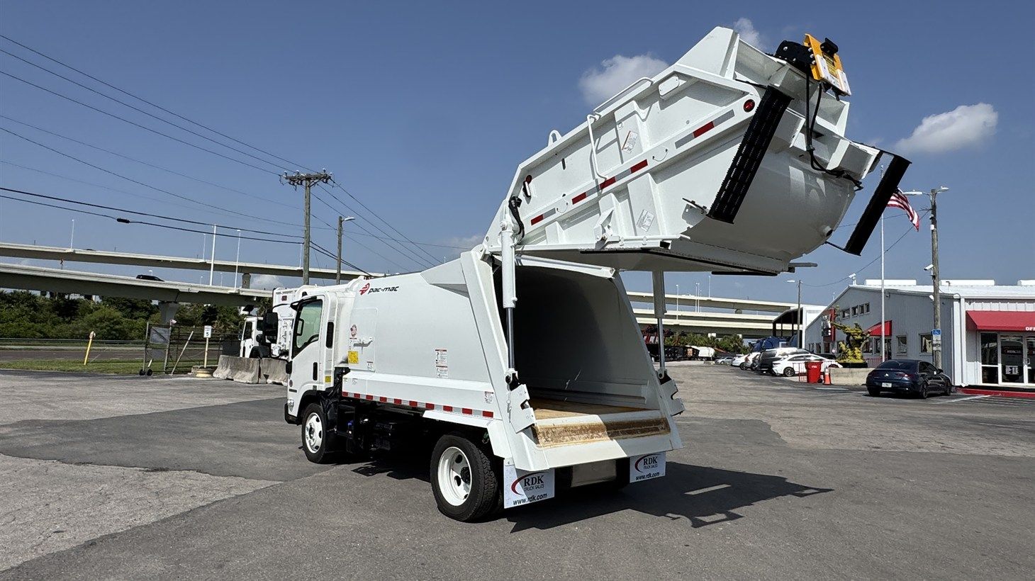 14_2026_isuzu_rear_loader_garbage_truck_110251_21