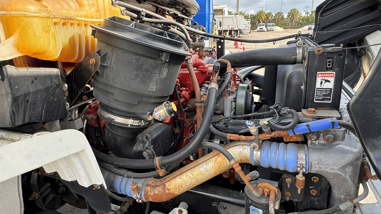 15_2020_freightliner_rear_loader_garbage_truck_108873_22