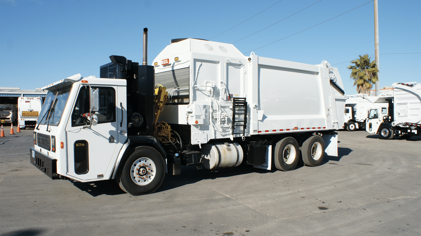 15_2022_CCC_Side_loader_garbage_truck_108720_5