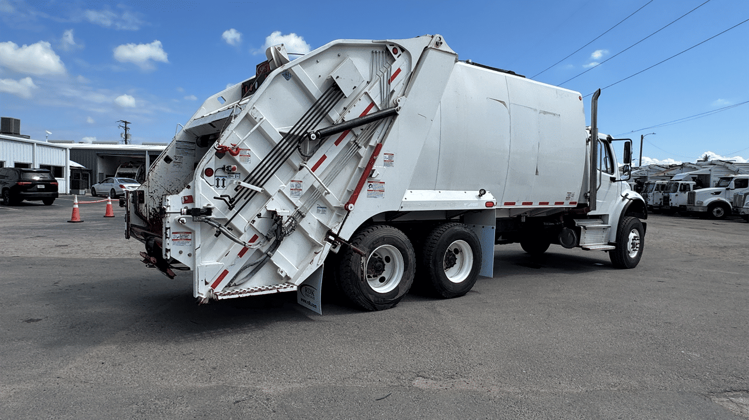 15_2022_freightliner_rear_loader_garbage_truck_108136_3