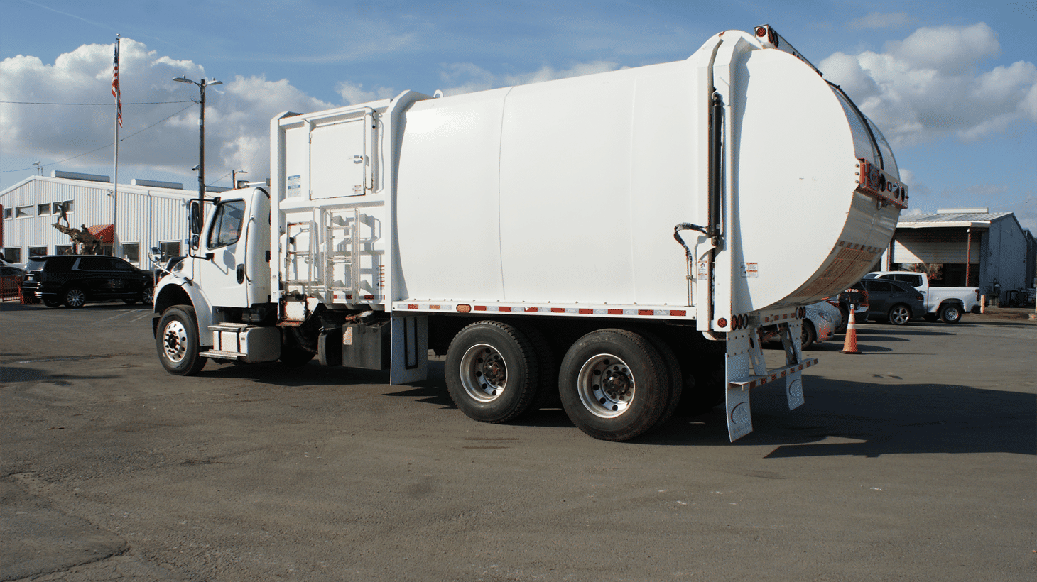 15_2022_freightliner_side_loader_garbage_truck_107953_6