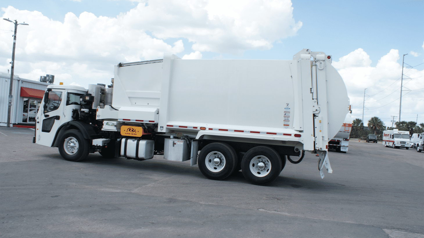 15_2023_mack_side_loader_garbage_truck_108491_7