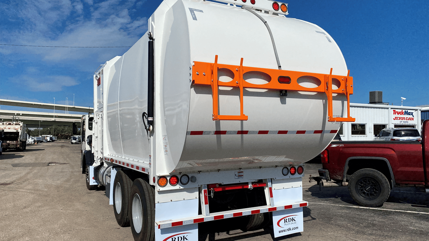 15_2024_battle_motors_front_loader_garbage_truck_109279_5