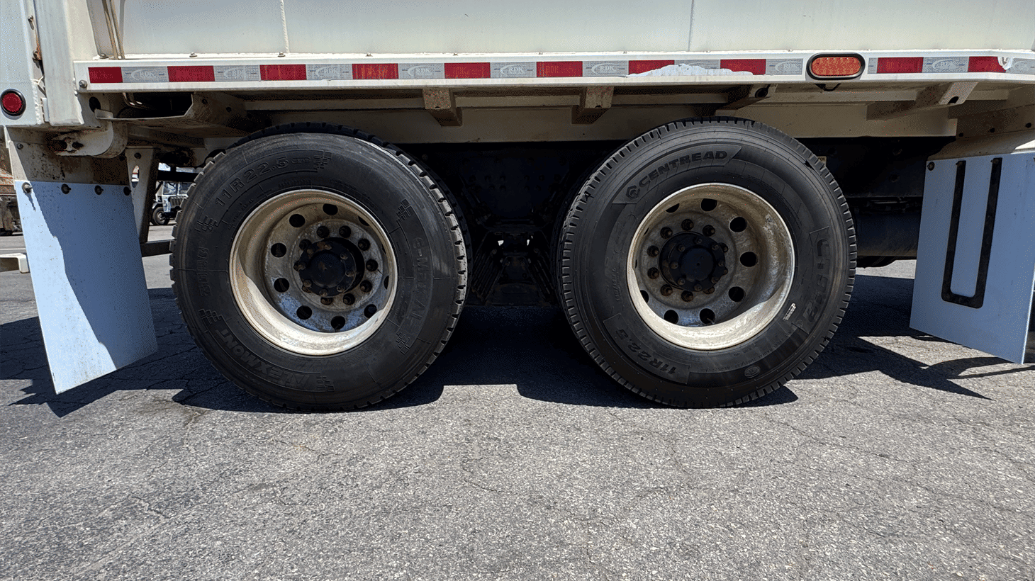 15_2024_battle_motors_side_loader_garbage_truck_108798_22