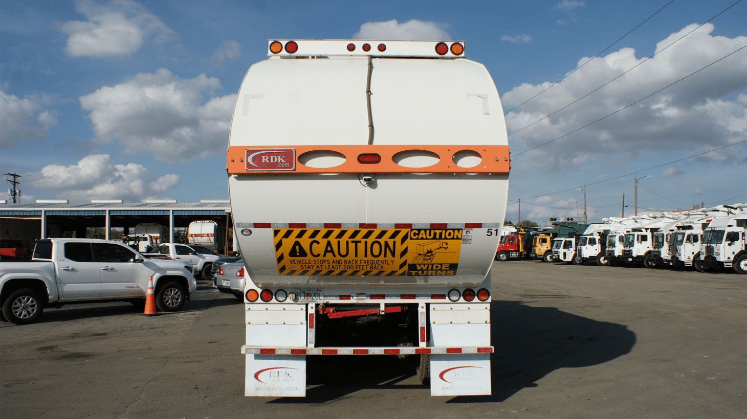 16_2022_freightliner_side_loader_garbage_truck_107953_7