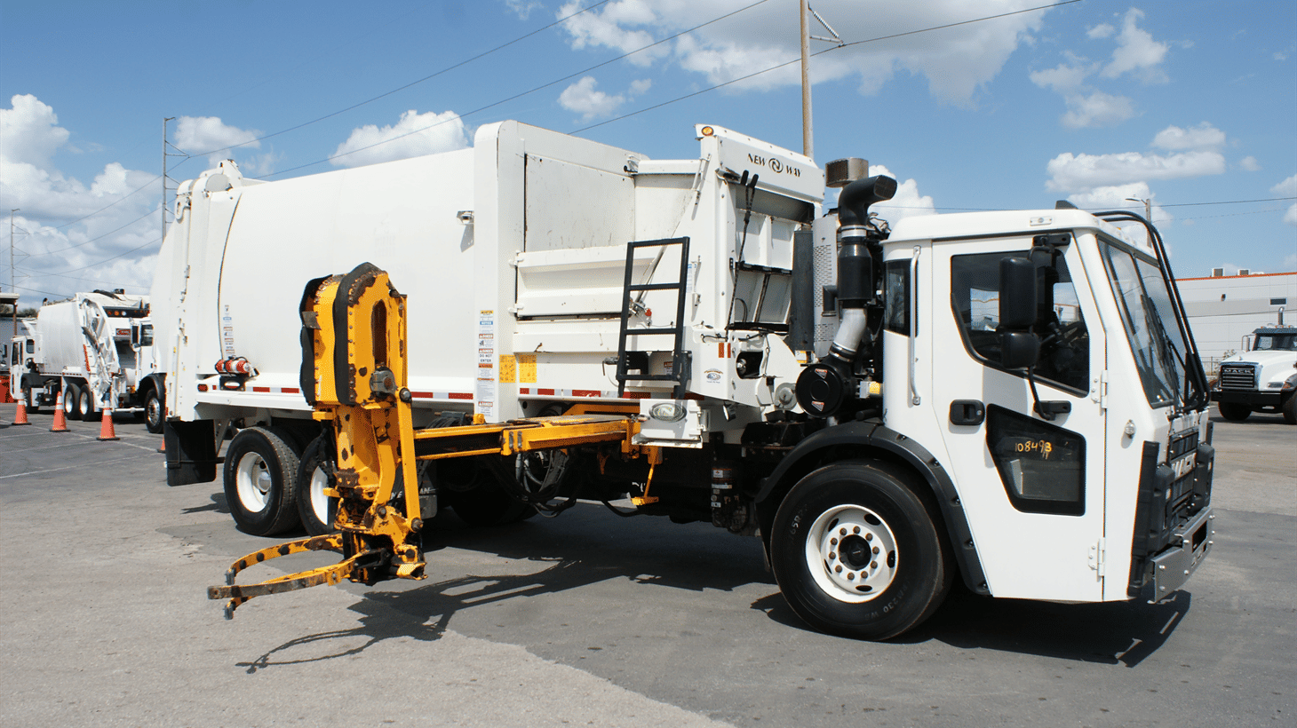 16_2023_mack_side_loader_garbage_truck_108493_5