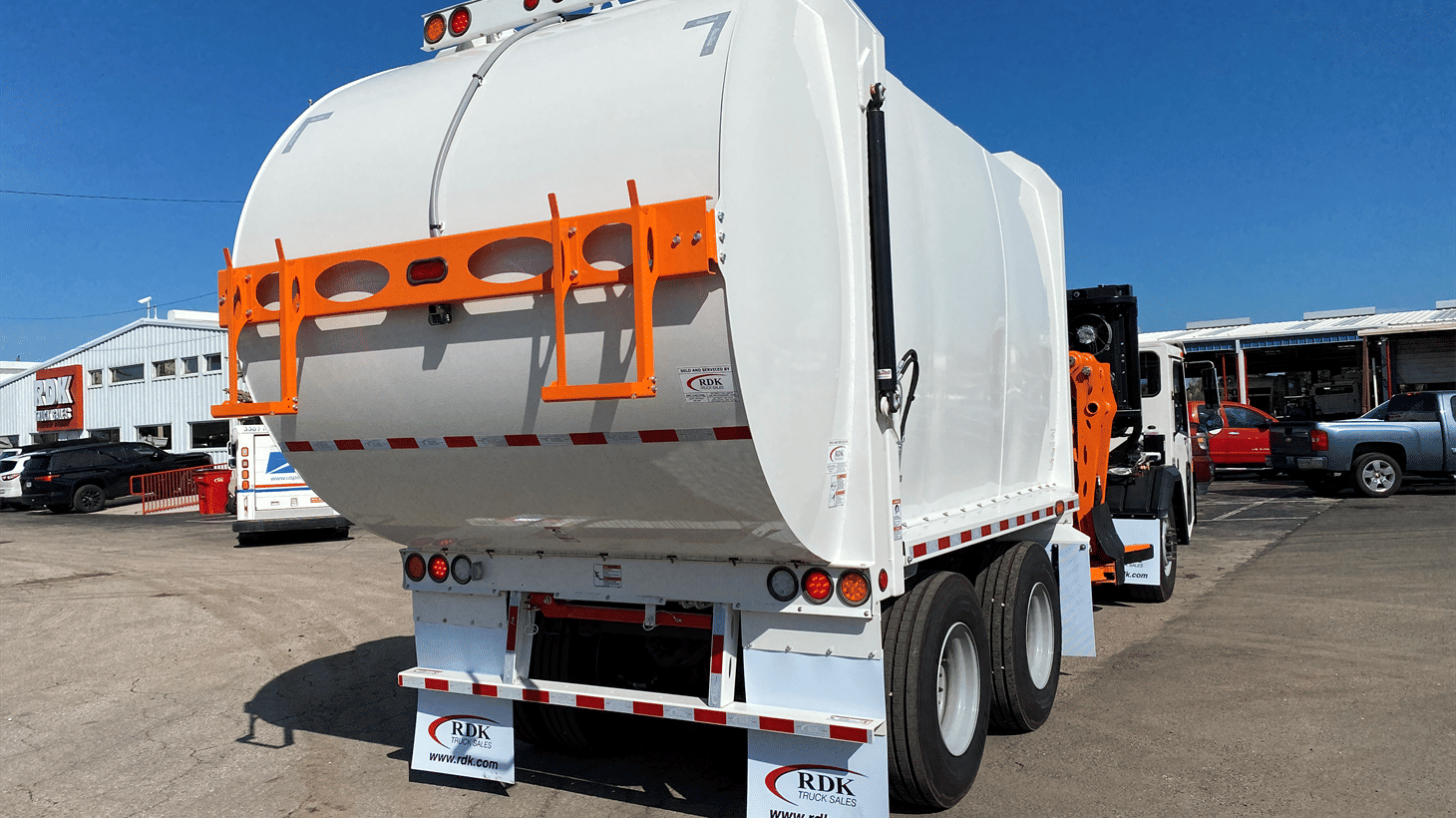 16_2024_battle_motors_front_loader_garbage_truck_109279_6