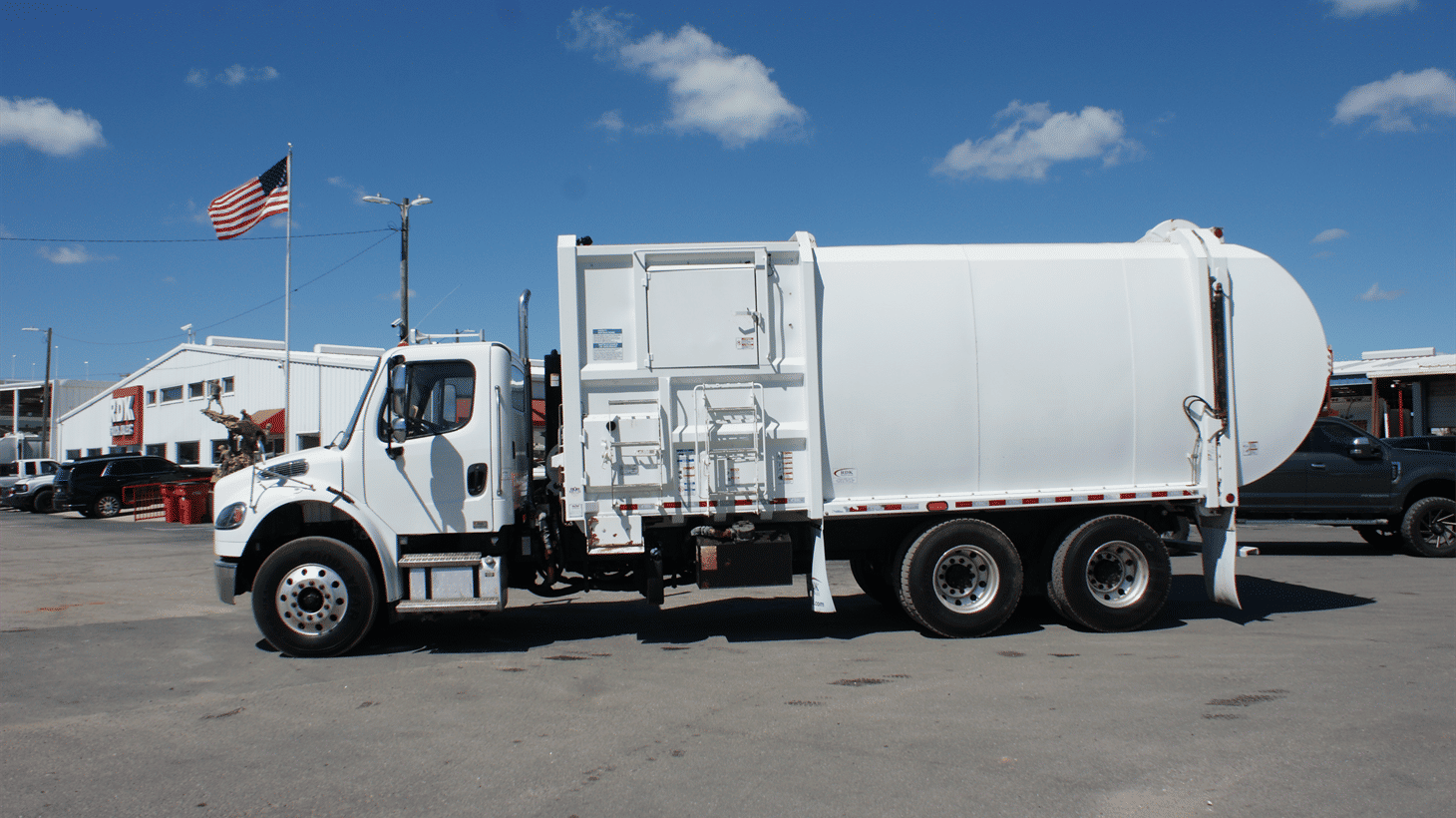 17_2022_freightliner_side_loader_garbage_truck_108141_4