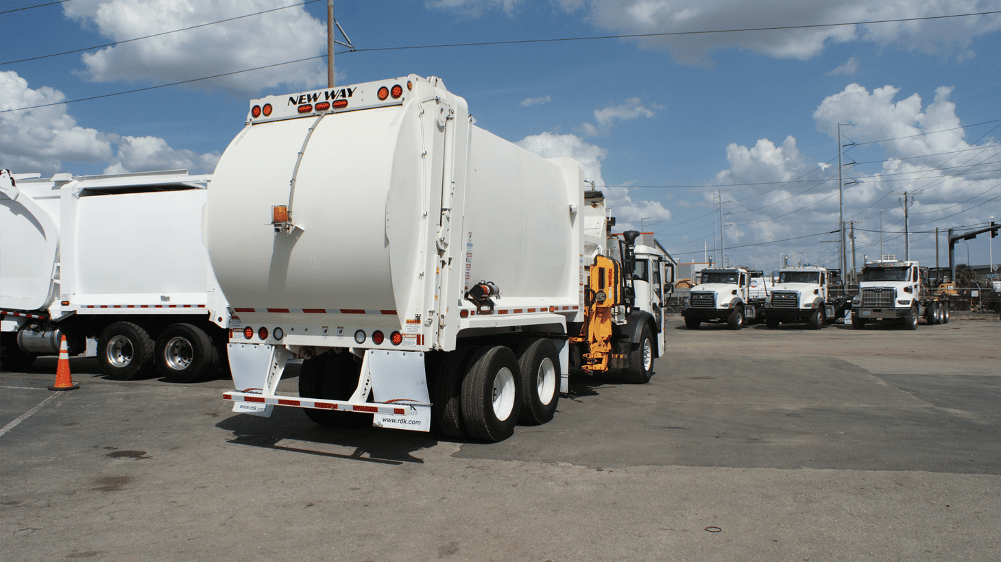17_2023_mack_side_loader_garbage_truck_108491_9