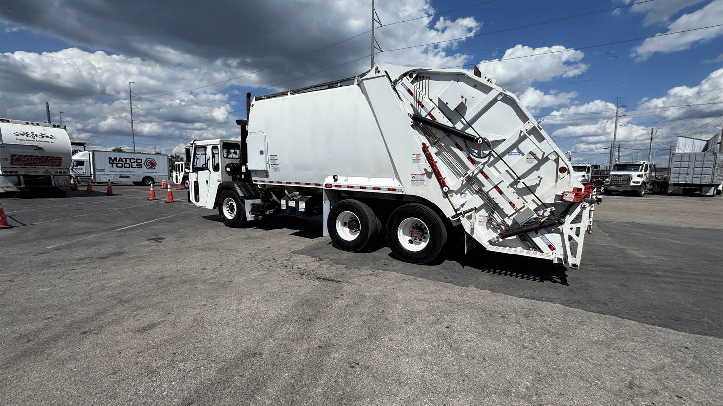 17_2024_battle_motors_rear_loader_garbage_truck_108213_7