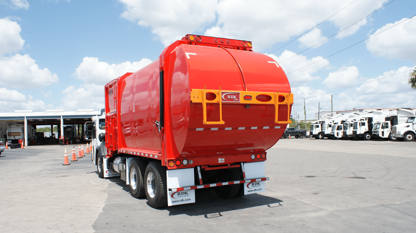 17_2024_battle_motors_side_loader_garbage_truck_108801_8