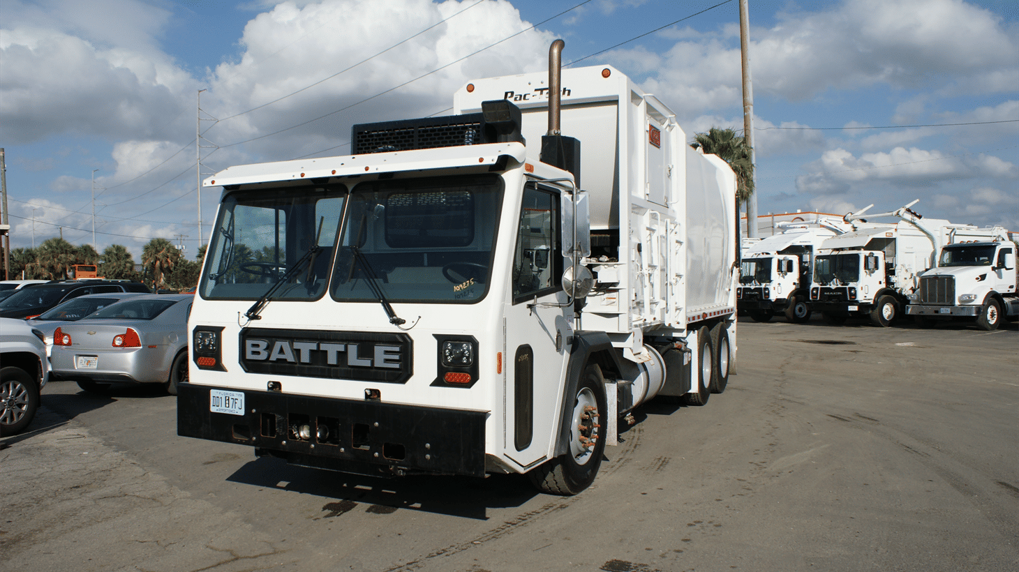 17_2024_battle_motors_side_loader_garbage_truck_109275_5