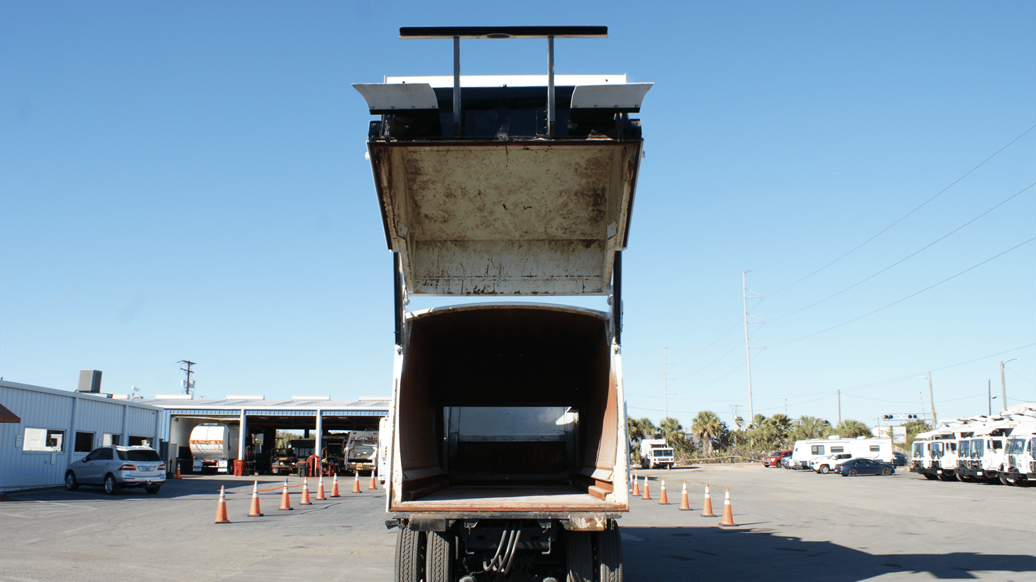18_2022_CCC_Side_loader_garbage_truck_108720_8