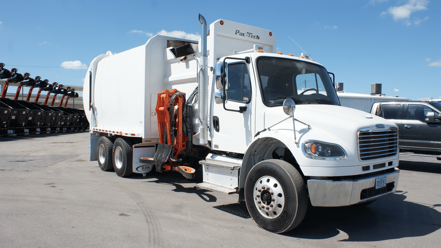 18_2022_freightliner_side_loader_garbage_truck_108141_5