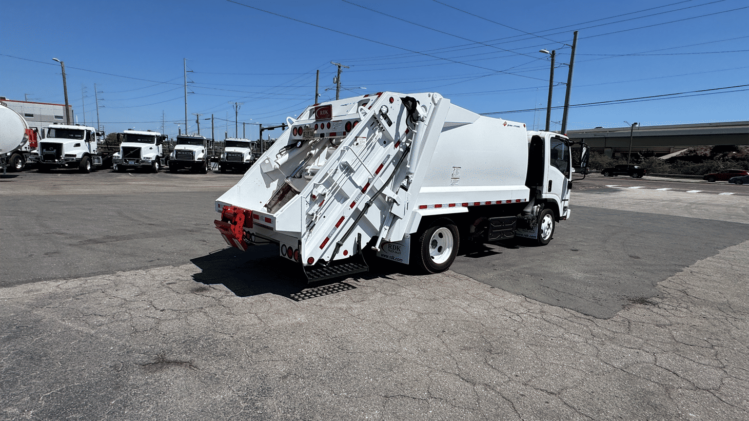 18_2022_isuzu_rear_loader_garbage_truck_108224_3