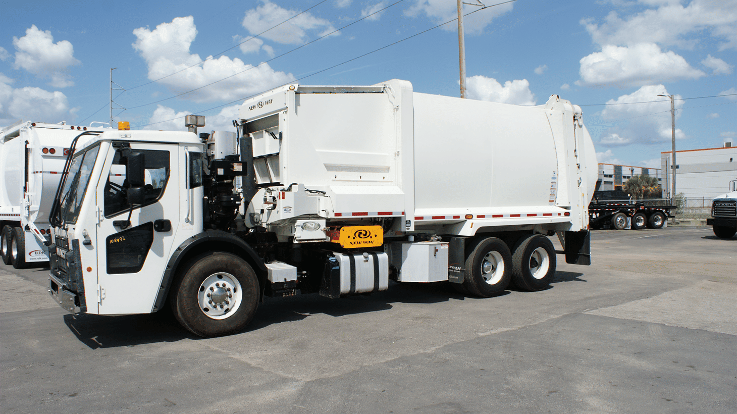 18_2023_mack_side_loader_garbage_truck_108493_7