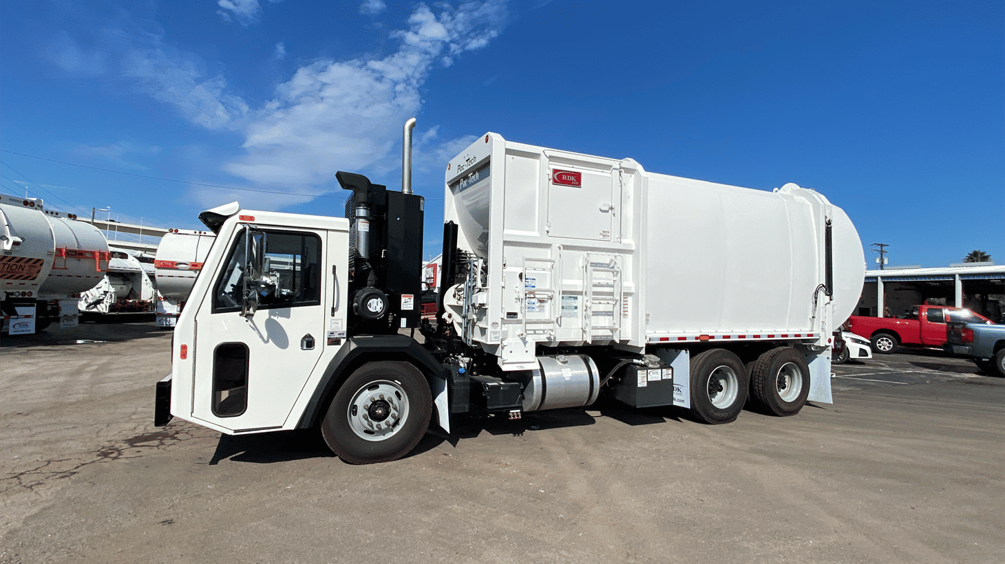 18_2024_battle_motors_front_loader_garbage_truck_109279_8