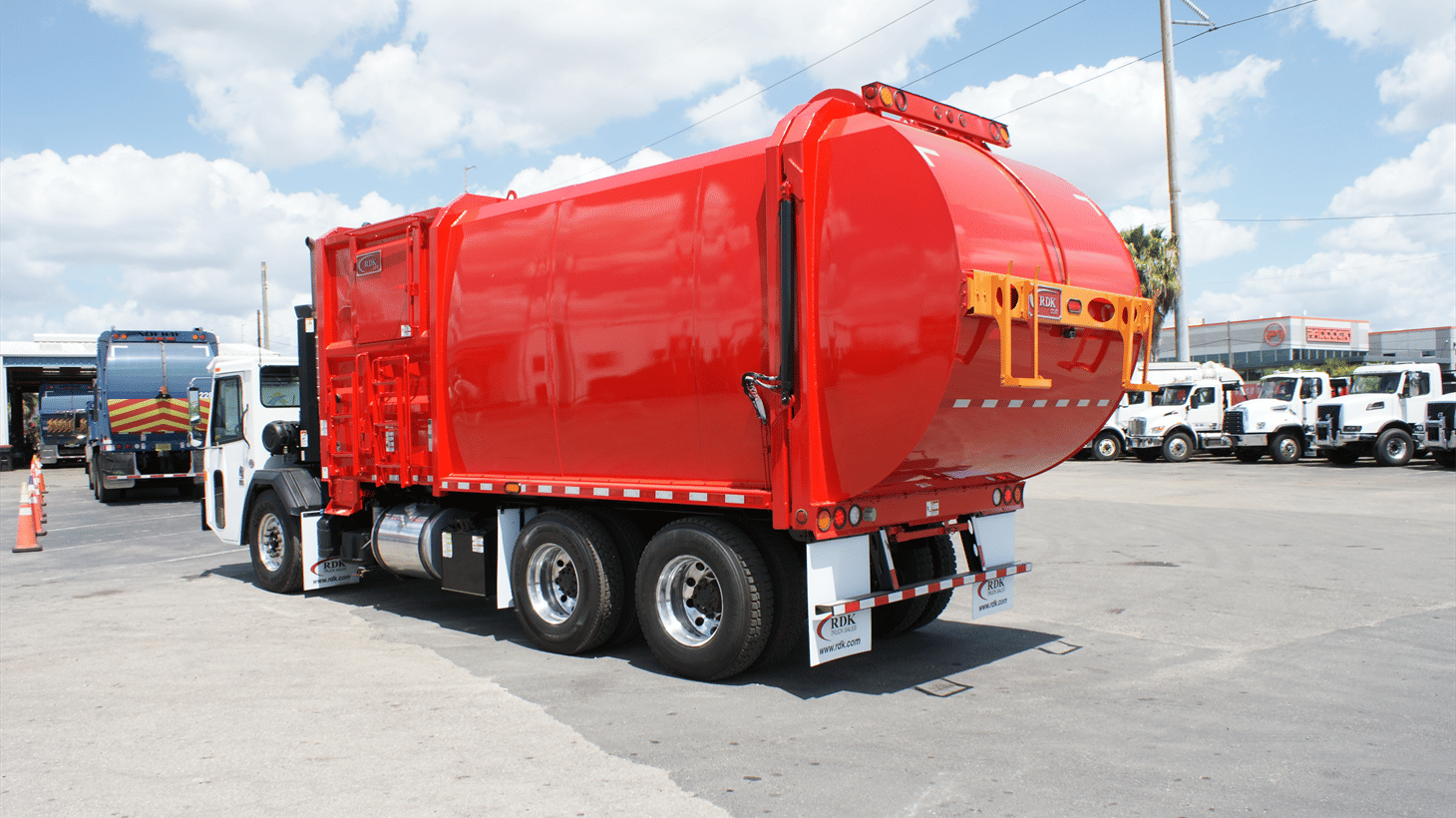 18_2024_battle_motors_side_loader_garbage_truck_108801_9