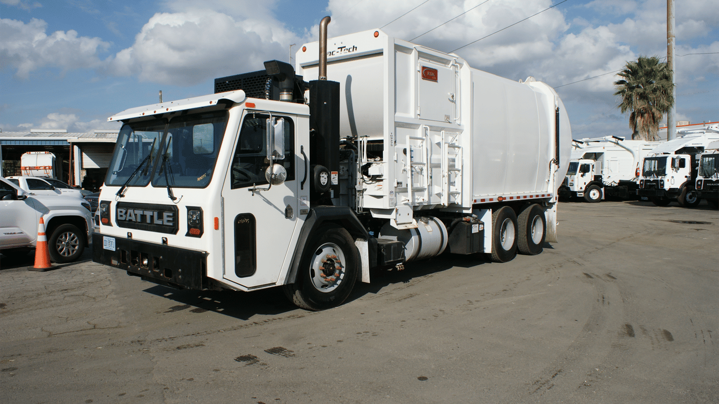 18_2024_battle_motors_side_loader_garbage_truck_109275_6