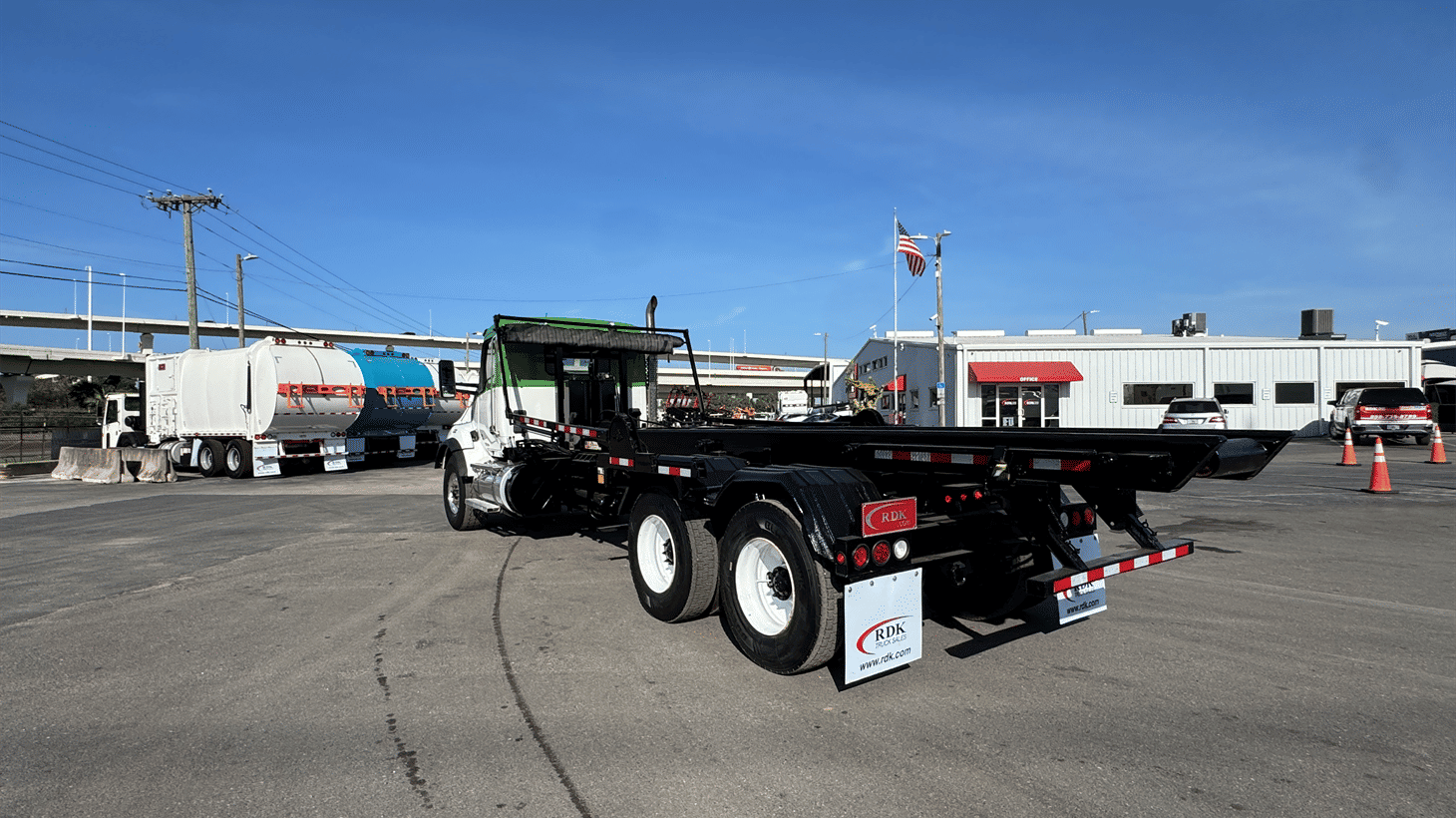 19_2020_kenwoth_roll_off_truck_110350_8