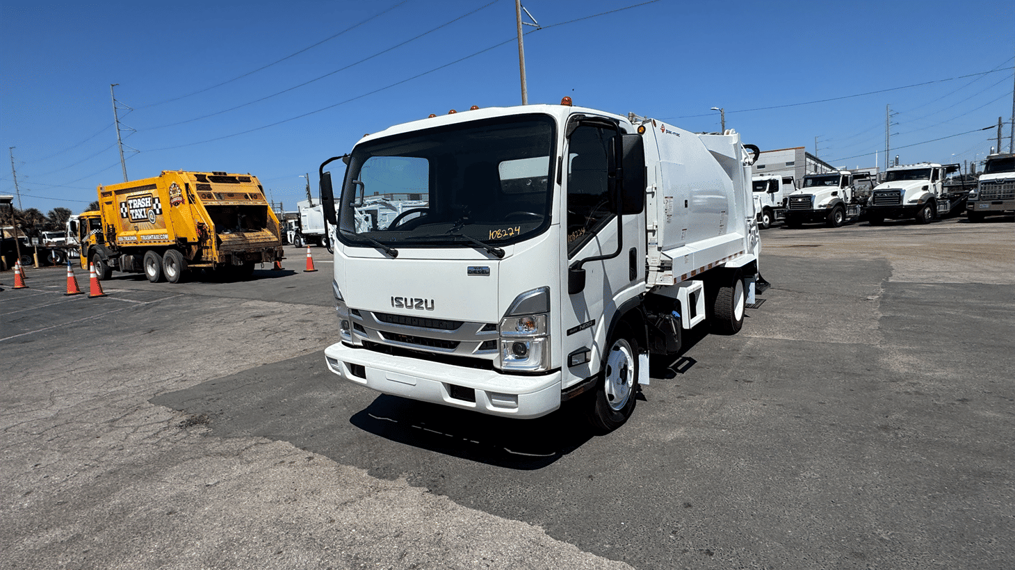 19_2022_isuzu_rear_loader_garbage_truck_108224_4