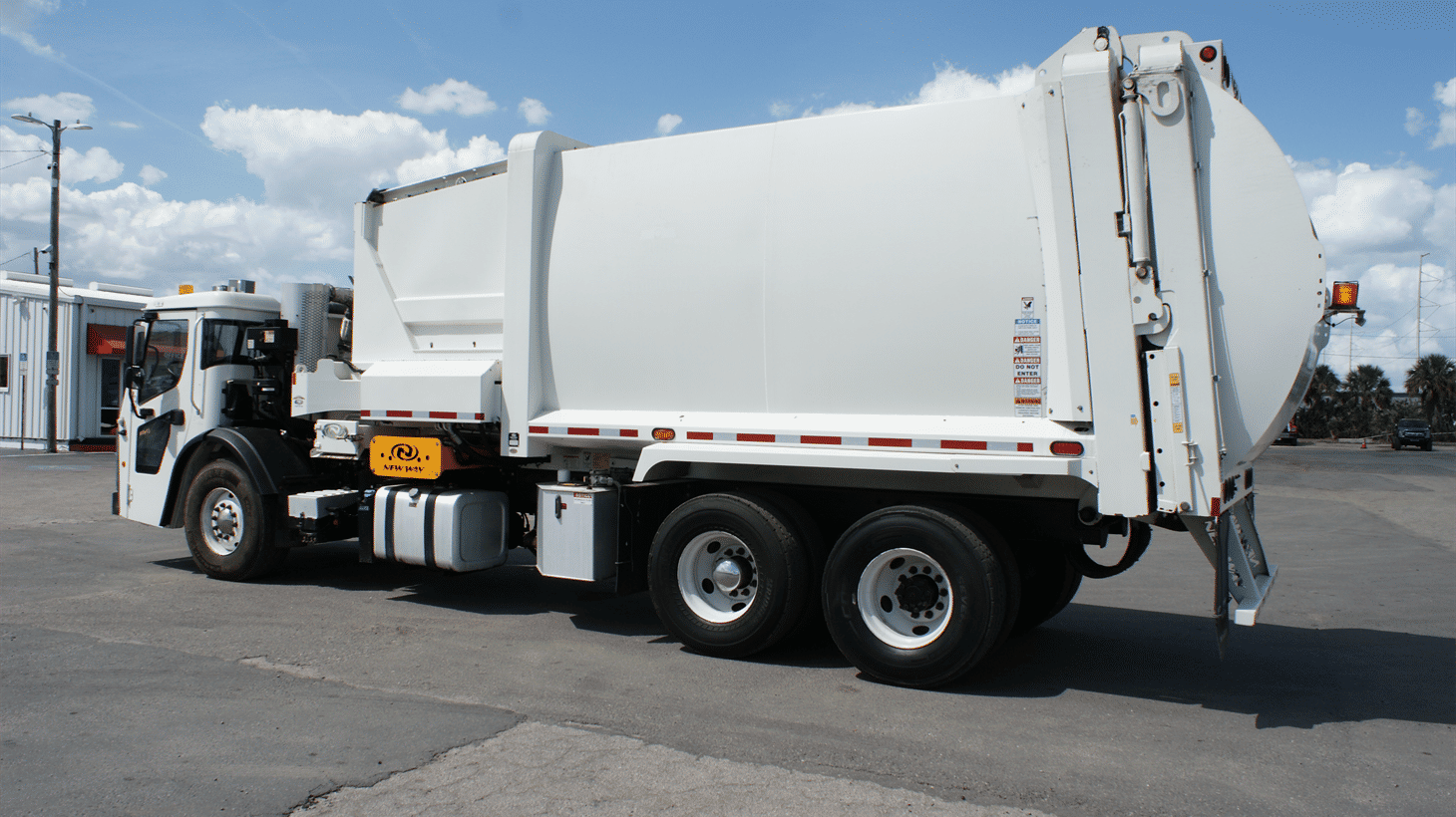 19_2023_mack_side_loader_garbage_truck_108493_8