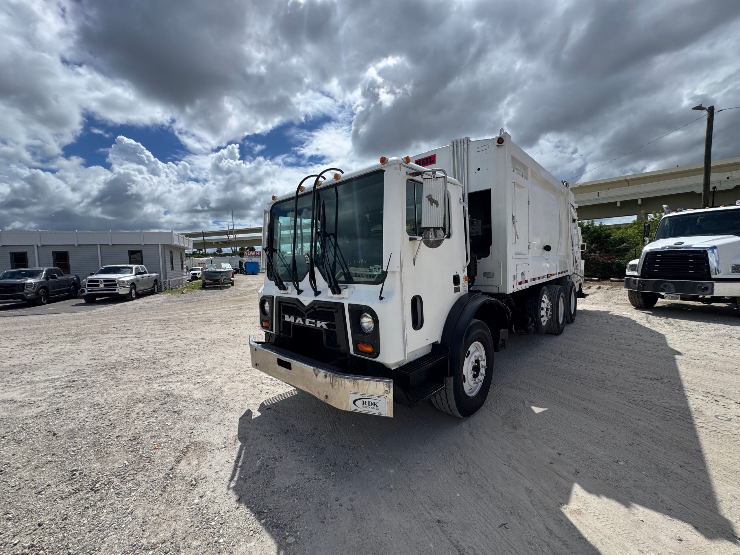 201420Mack20Rear20Loader20110216203