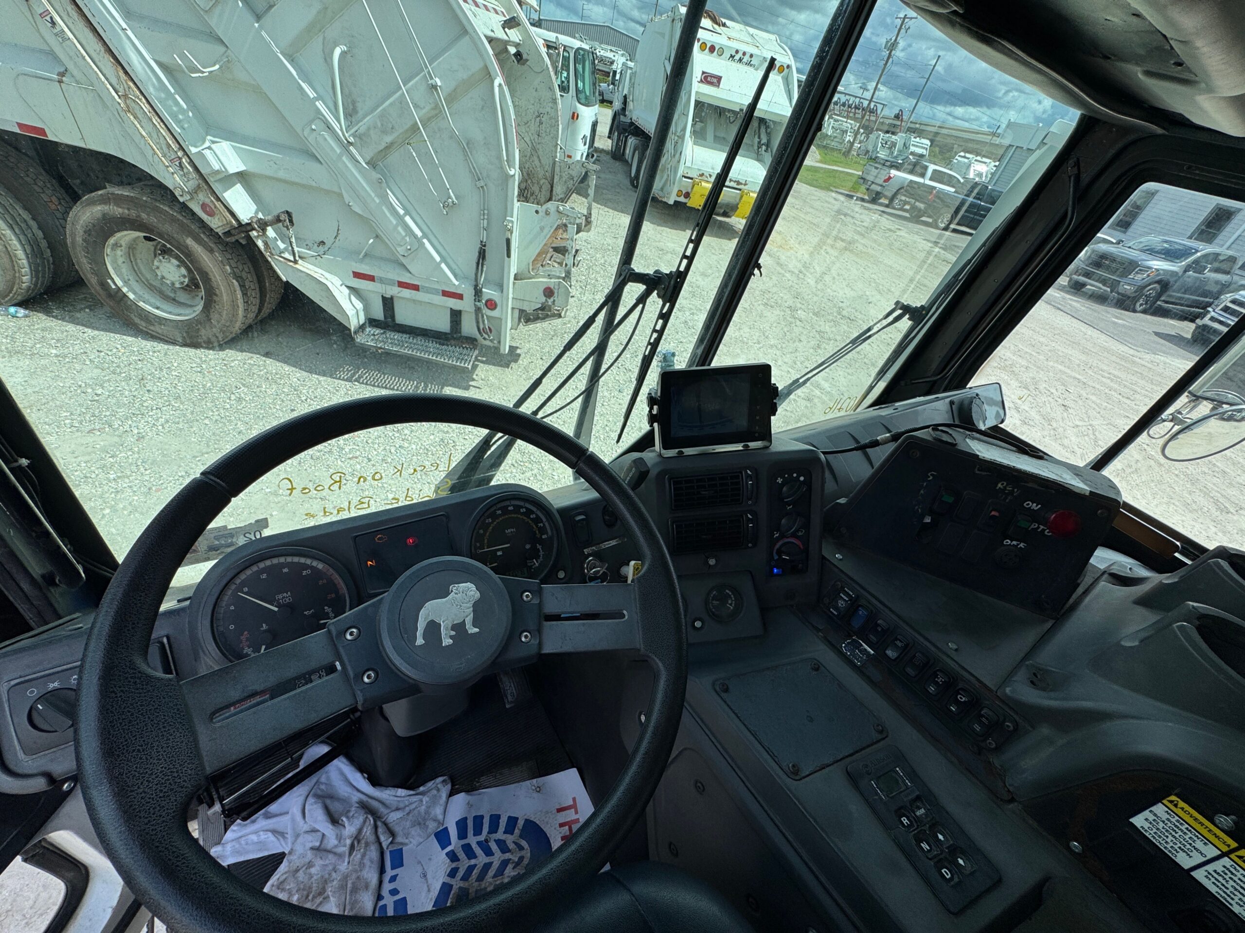 201420Mack20Rear20Loader20110216207