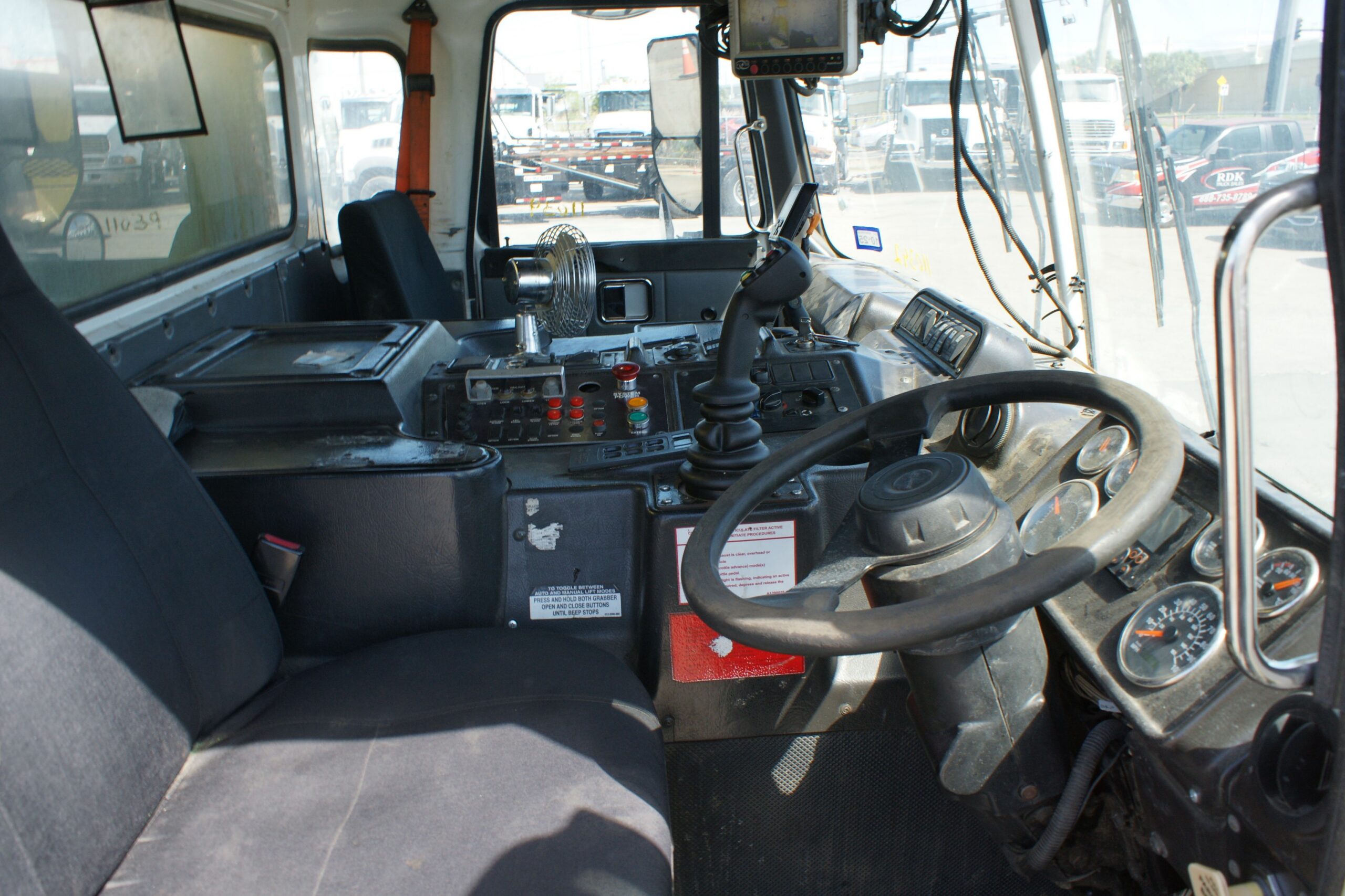 201620Autocar20Side20Loader20110392209