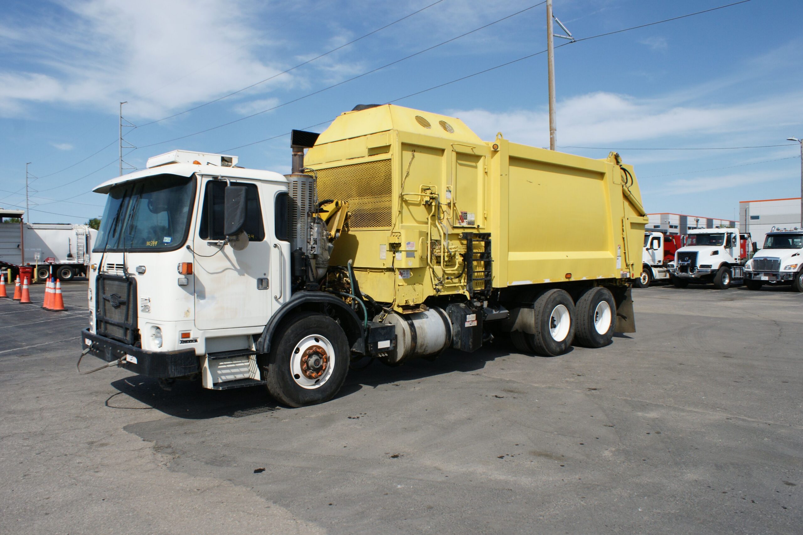 201620Autocar20Side20Loader20110394204