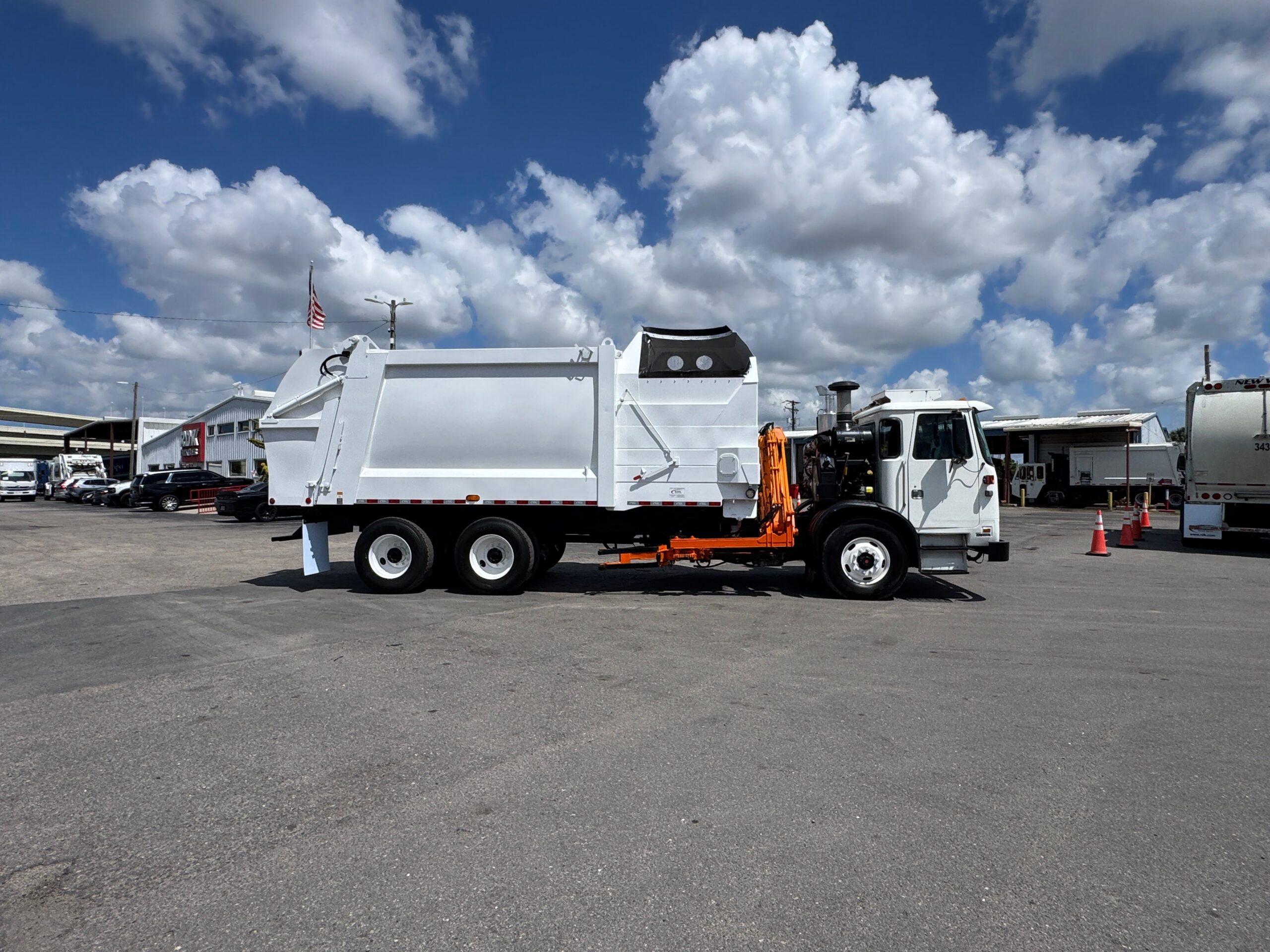 201620Autocar20Side20Loader20110427202