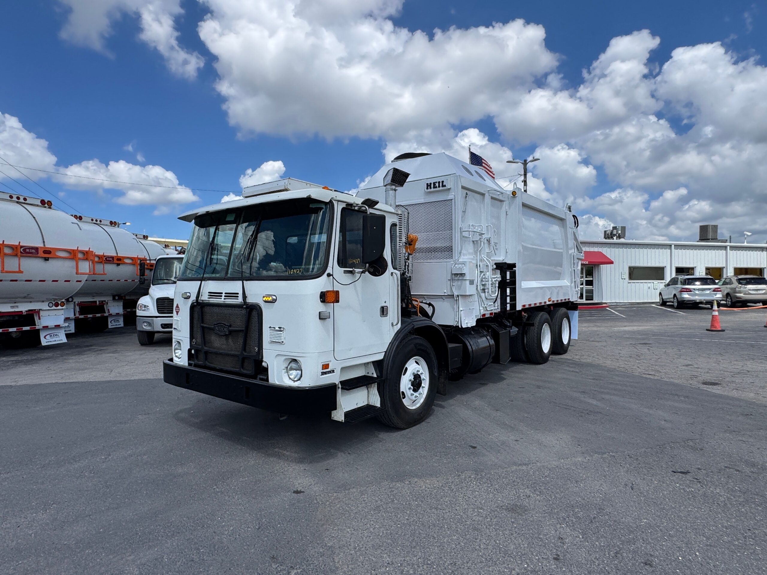 201620Autocar20Side20Loader20110427203