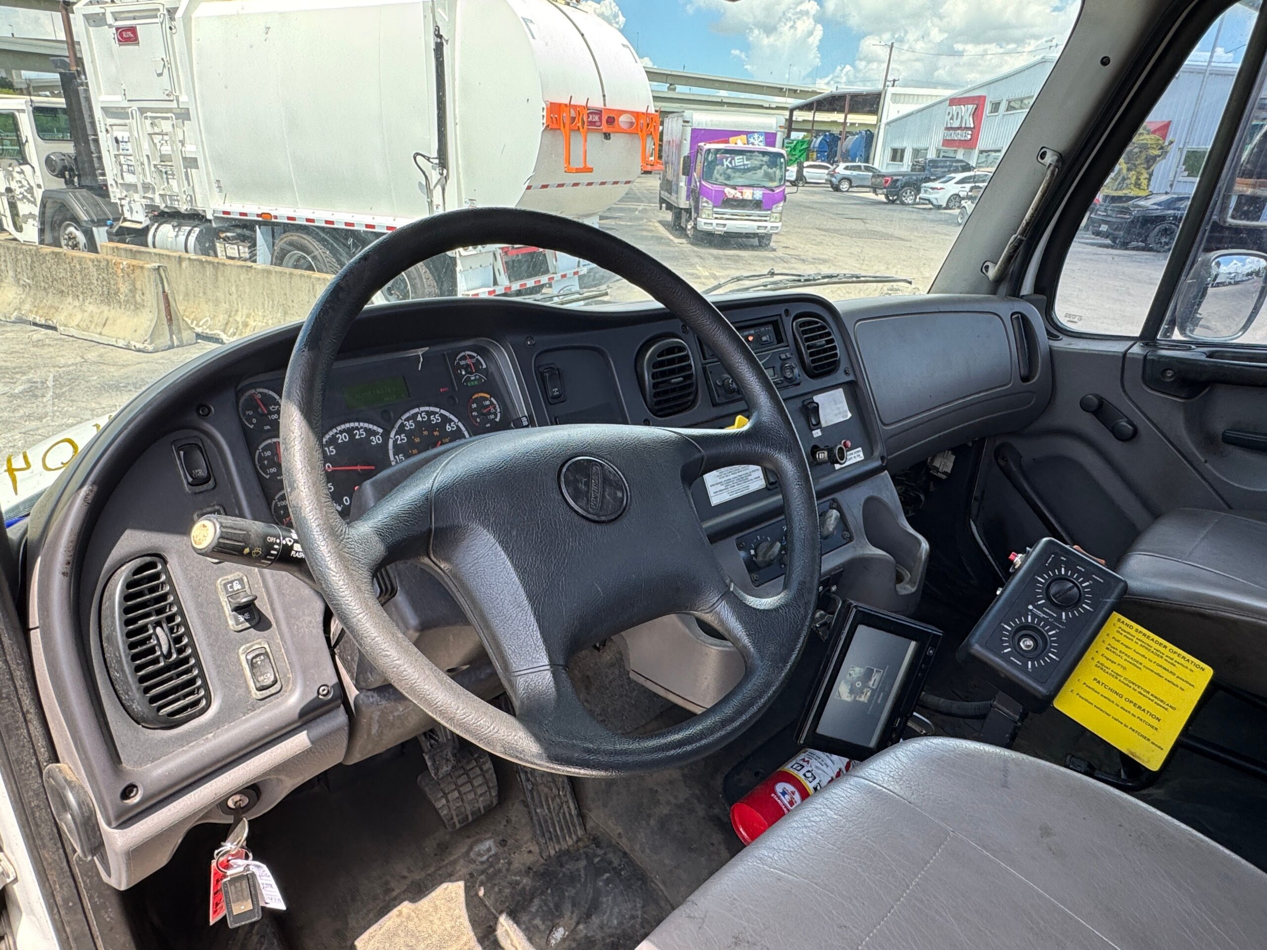 201620Freightliner20Special20Equipment20110473207