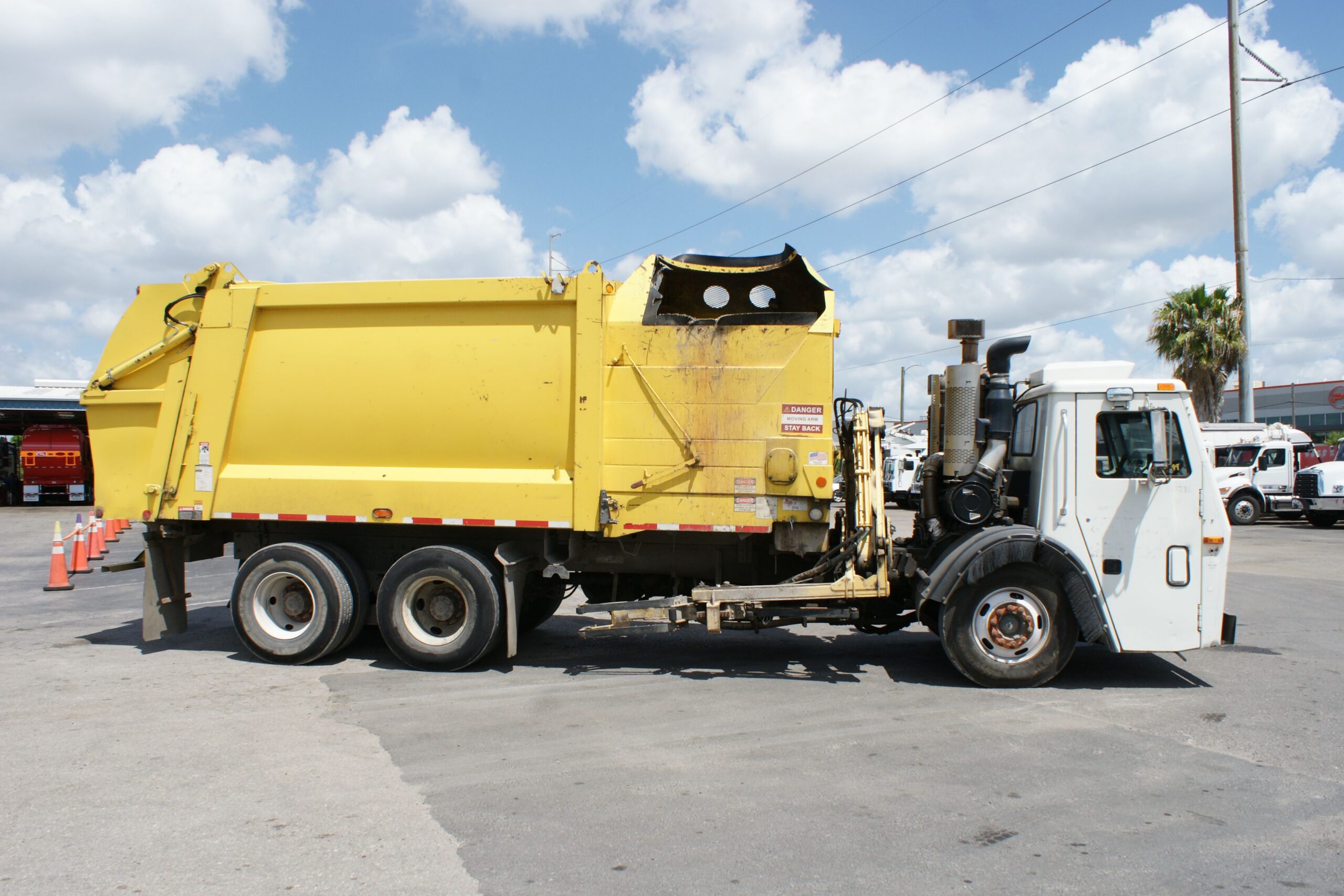 201620Mack20Side20Loader20110399202